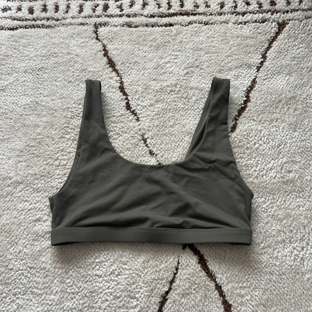 Fabletics Lola low impact sports bra - Olive Green Scoop Neck Sports Bra Medium